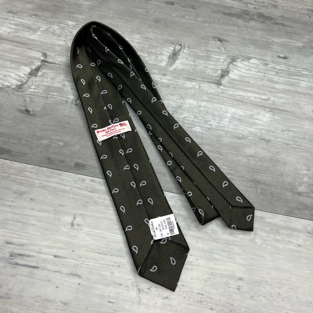 Brooks Brothers Red Fleece Nwt Olive W/ White Paisley Skinny Tie